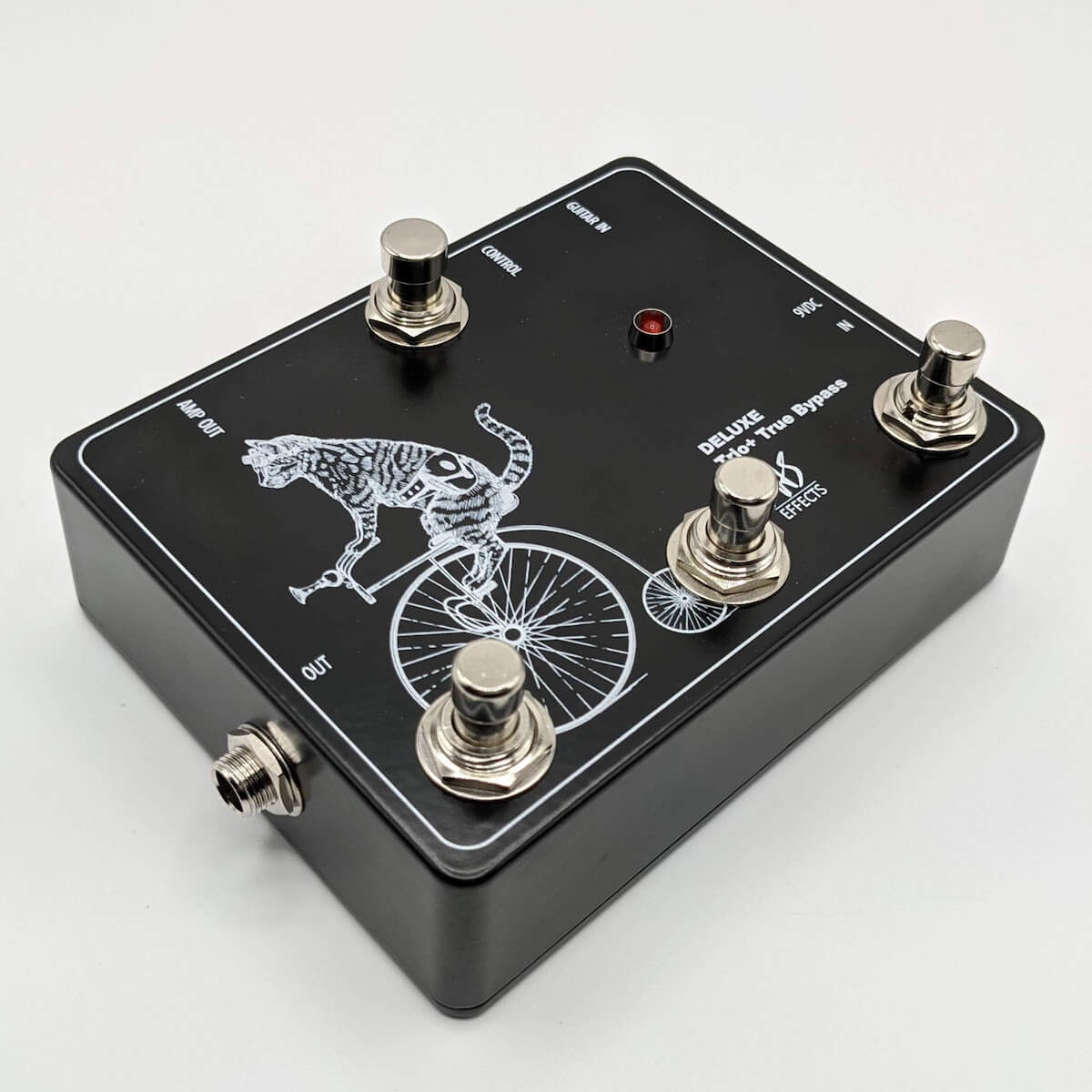 fs3x pedal Trio+ True bypass with FS3X compatible foot switch Gray with text only (no cat)